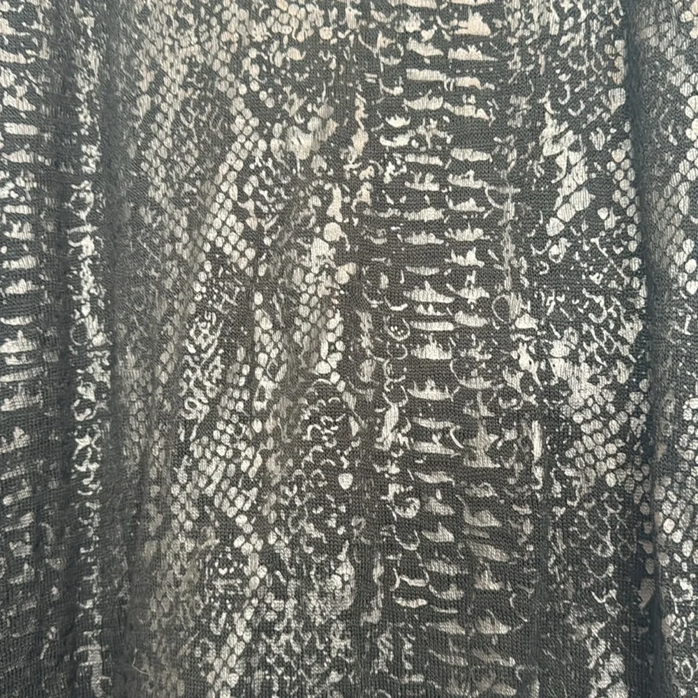 Cache Cold Shoulder Top - Picture 4 of 6